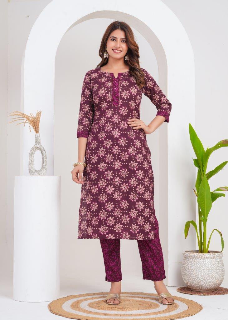 Maroon floral printed Kurta with Trouser