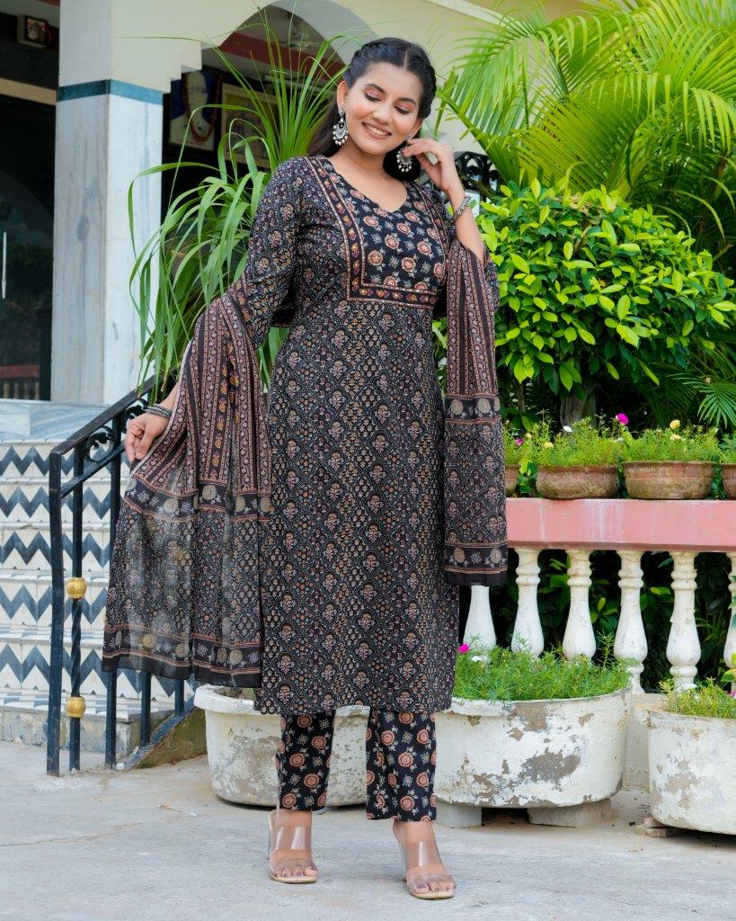 Brown floral printed Kurta & Trousers with dupatta