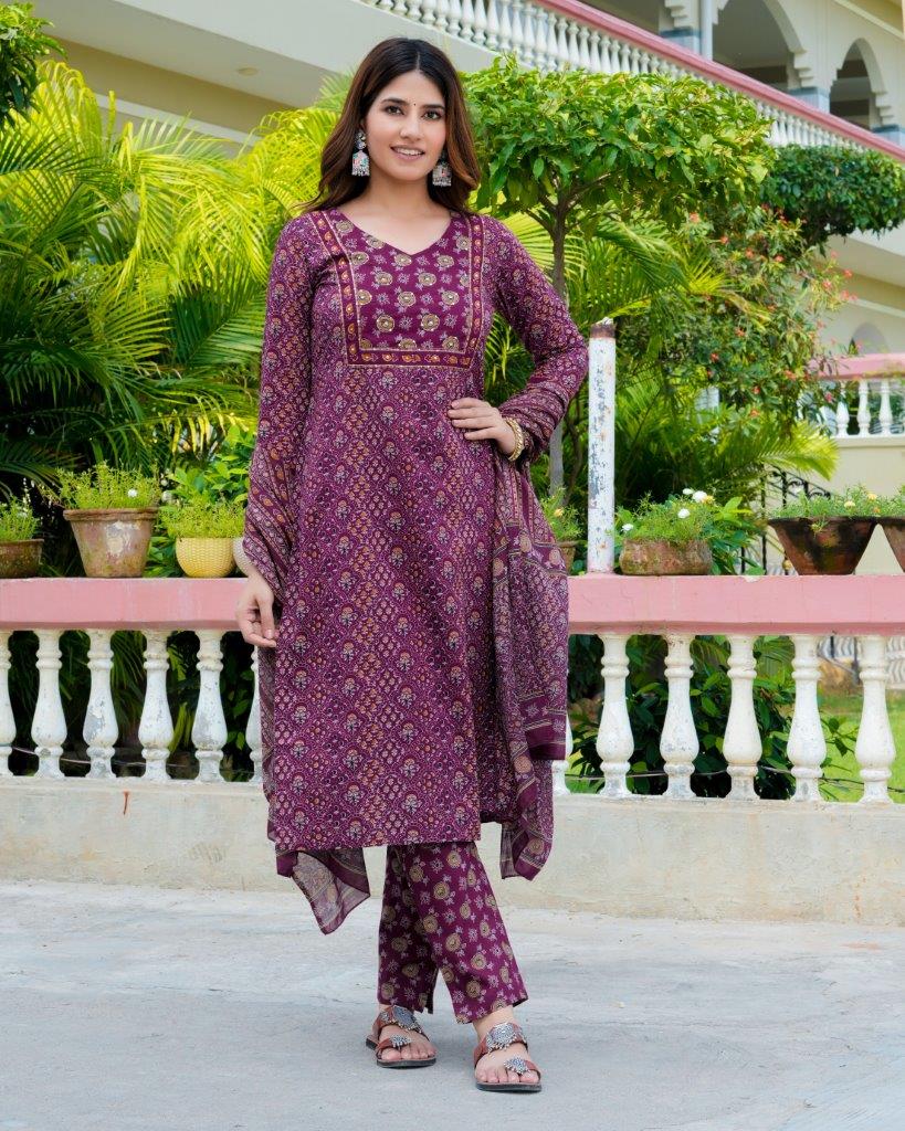 Maroon floral printed Kurta & Trousers with dupatta